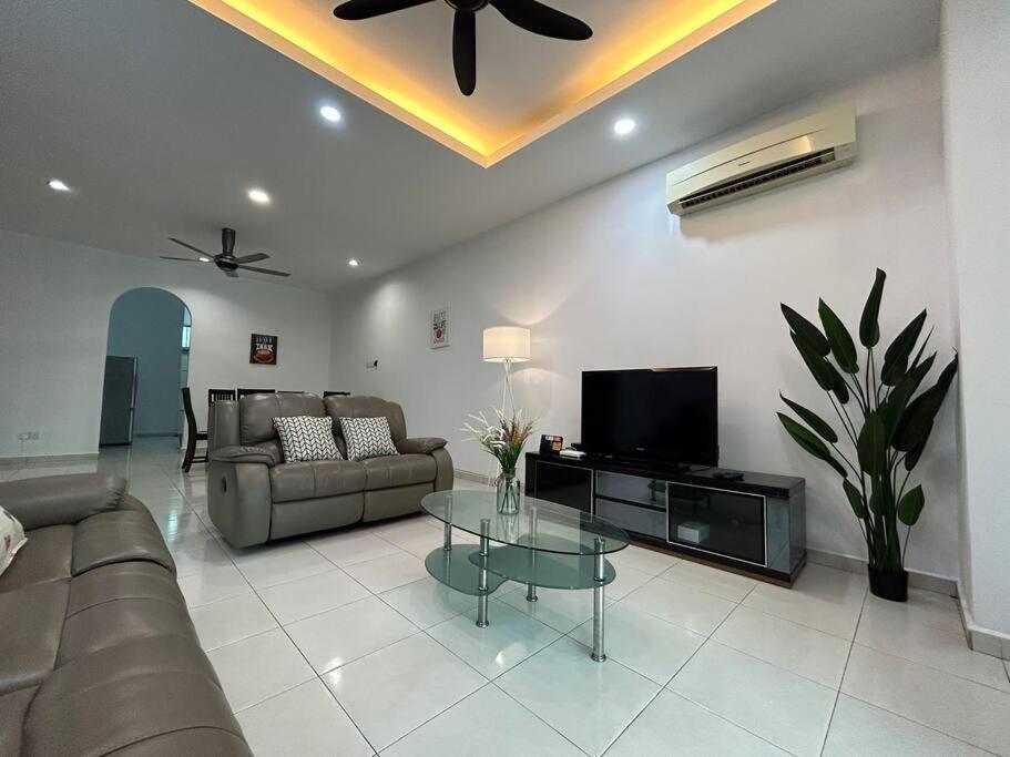 Holiday home Cendana House@juru/autocity/bkt Minyak/batu Kwan/ikea *